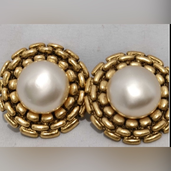 Chanel Gild Interweaved Gold and Pearl Earrings - Picture 1 of 9